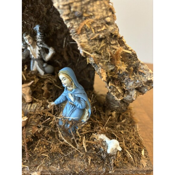 Vintage Yuletide Mid Century Bark Moss Christmas Nativity Set - Picture 4 of 6